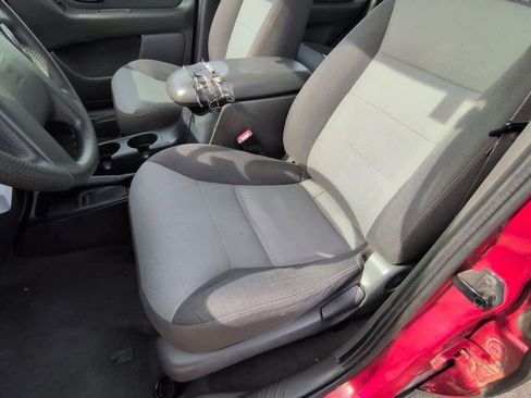 Used 2004 Ford Escape XLS image 16