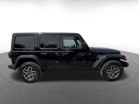 Used 2025 Jeep Wrangler Unlimited Sahara AWD/4WD image 16