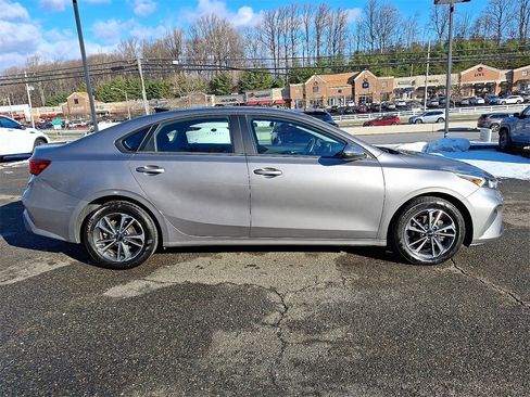Used 2024 Kia Forte LXS w/ LXS Technology Package image 8
