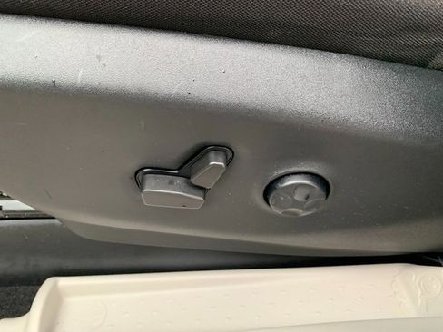 Used 2021 Chrysler Pacifica Touring image 21