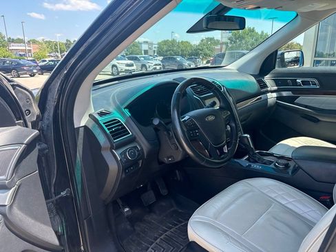 Used 2016 Ford Explorer Platinum AWD/4WD image 10