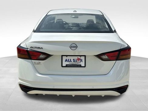 Used 2025 Nissan Altima 2.5 SV FWD image 8