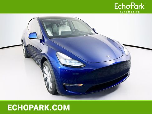 Used 2024 Tesla Model Y Long Range AWD/4WD image 1