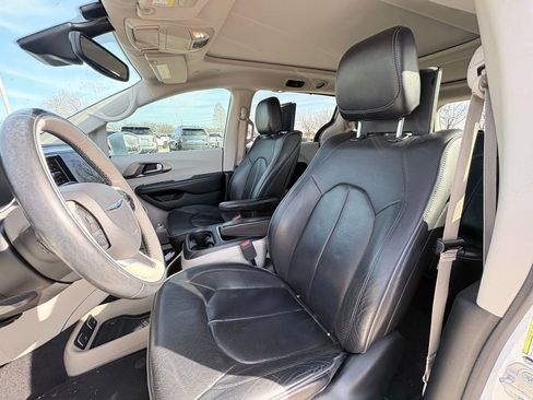 Used 2018 Chrysler Pacifica Limited w/ Advanced Safetytec Group image 6