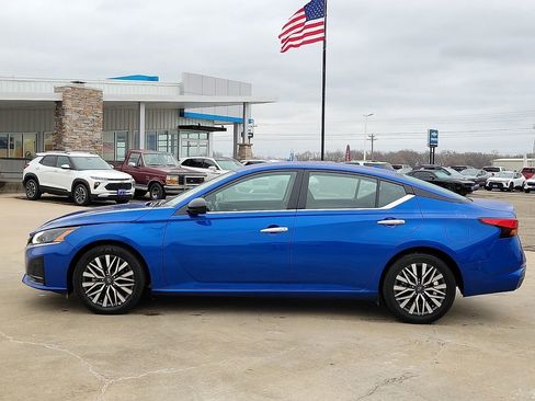 Used 2025 Nissan Altima 2.5 SV image 3