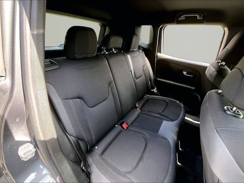 Used 2022 Jeep Renegade Altitude AWD/4WD image 17
