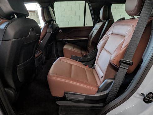 New 2025 Lincoln Navigator Reserve image 7