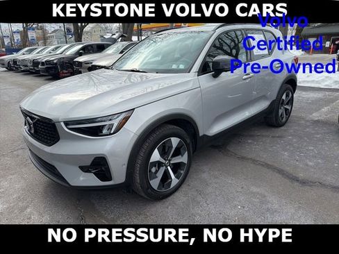 Certified 2025 Volvo XC40 B5 Plus image 1