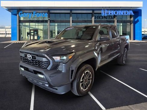Used 2024 Toyota Tacoma TRD Sport AWD/4WD image 4
