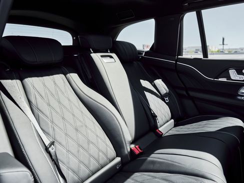 Used 2026 Mercedes-Benz Maybach GLS 600 4MATIC image 43