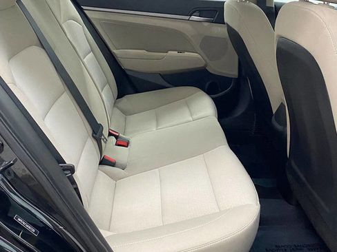 Used 2018 Hyundai Elantra SE w/ Winter Weather Package image 12