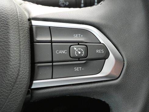 Used 2024 Jeep Compass Latitude AWD/4WD image 31