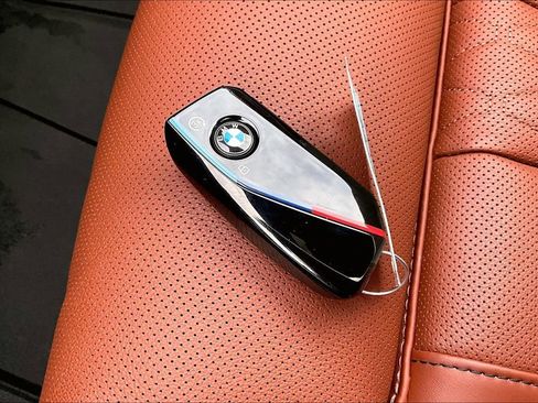 Used 2025 BMW X7 M60i w/ Climate Comfort Package image 11