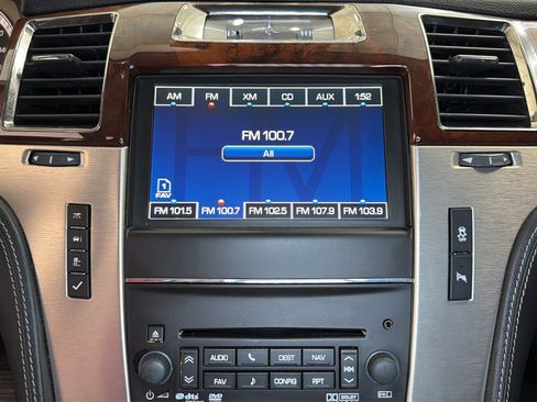 Used 2013 Cadillac Escalade Platinum image 25
