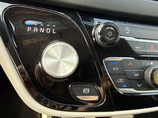Used 2023 Chrysler Voyager LX FWD image 18