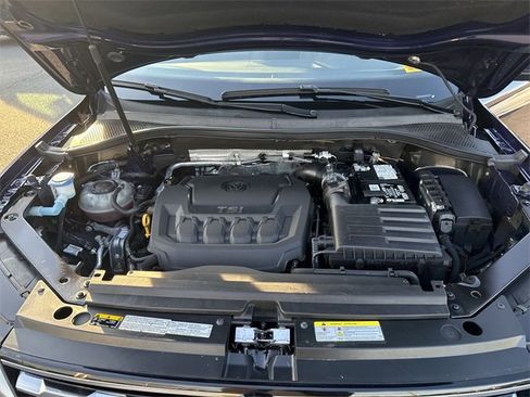 Used 2021 Volkswagen Tiguan SE w/ Panoramic Sunroof Package image 30