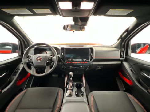 Certified 2025 Nissan Frontier PRO-4X image 9