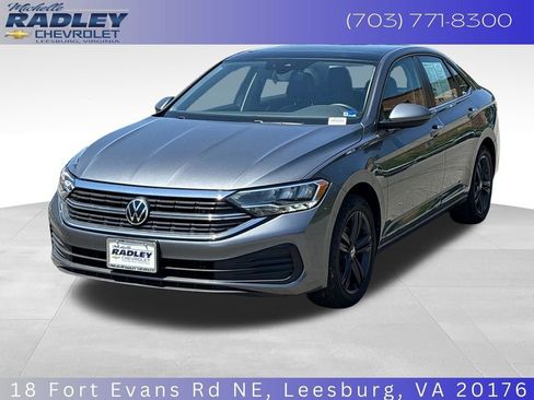 Used 2022 Volkswagen Jetta SE FWD image 1