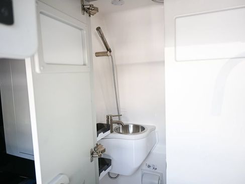 Used 2023 Mercedes-Benz Sprinter 2500 image 28