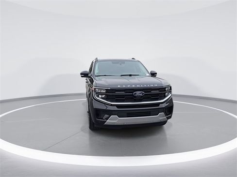 New 2026 Ford Expedition Max Platinum image 2