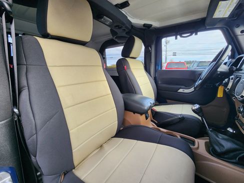 Used 2012 Jeep Wrangler Rubicon w/ Dual Top Group image 43