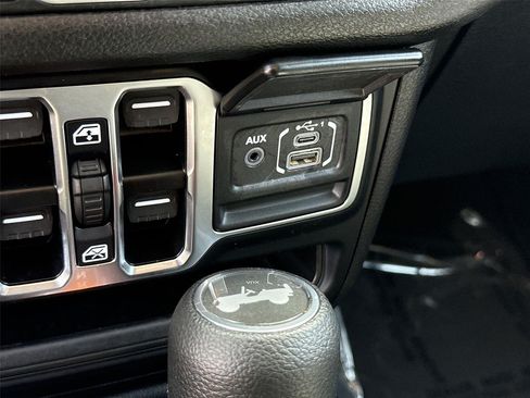 Used 2025 Jeep Wrangler Unlimited Sport AWD/4WD image 35