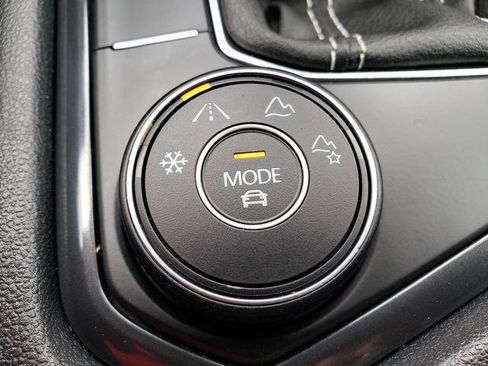 Used 2024 Volkswagen Tiguan SE R-Line AWD/4WD image 25