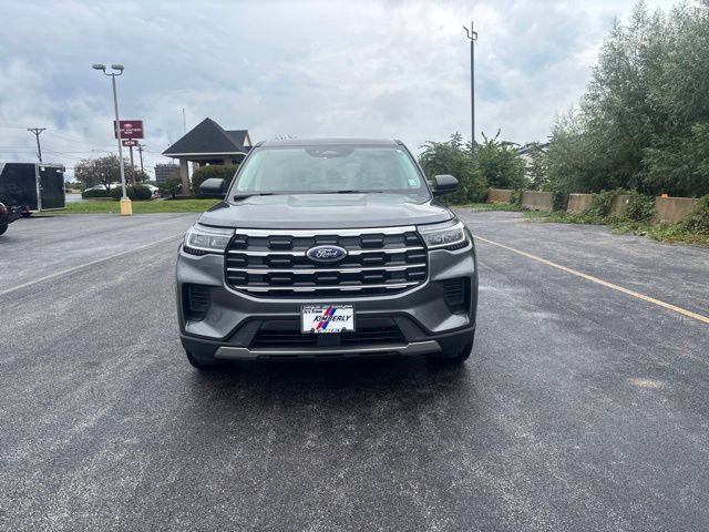 Used 2026 Ford Explorer Active AWD/4WD image 3