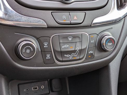 Used 2022 Chevrolet Equinox LT AWD/4WD image 13