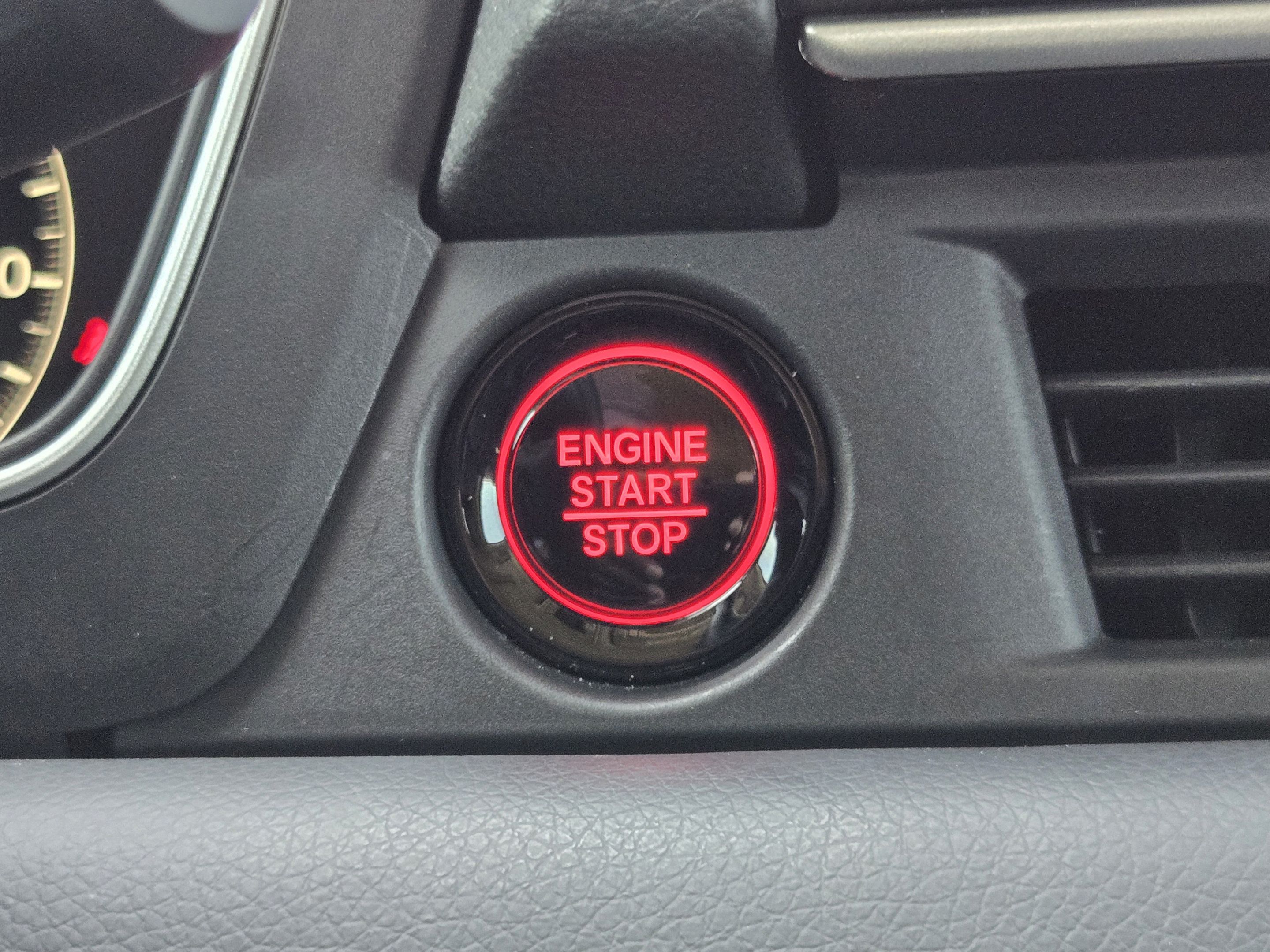 Certified 2025 Honda Pilot Touring image 17