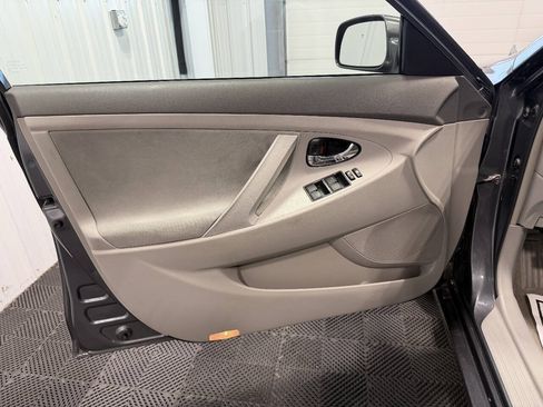 Used 2009 Toyota Camry LE FWD image 19
