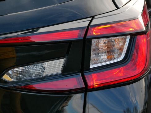 Used 2024 Subaru Crosstrek 2.0i w/ Crosstrek Mirror Package image 17