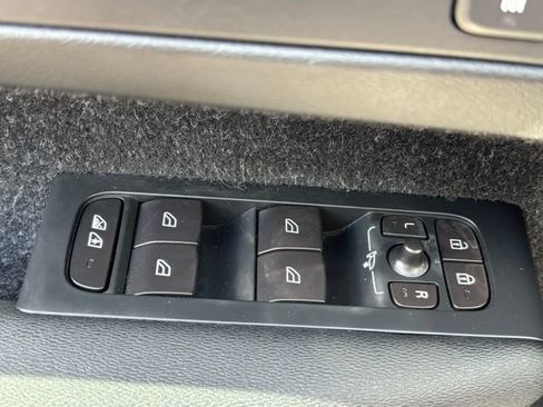 Used 2019 Volvo XC40 T5 Inscription AWD/4WD image 36