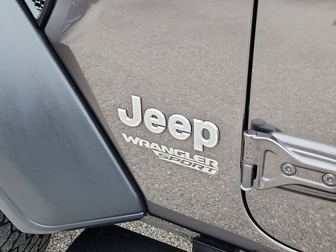 Used 2020 Jeep Wrangler Sport image 18