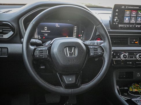 Used 2025 Honda Pilot Black Edition image 6