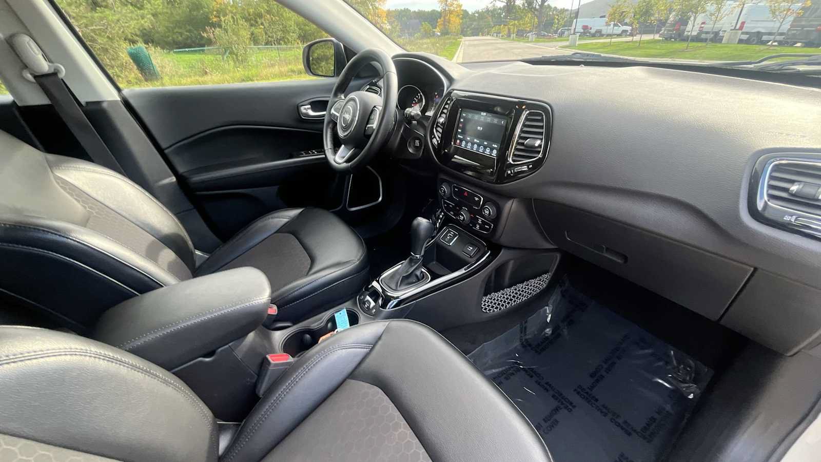 Used 2018 Jeep Compass Latitude w/ Popular Equipment Group FWD image 10