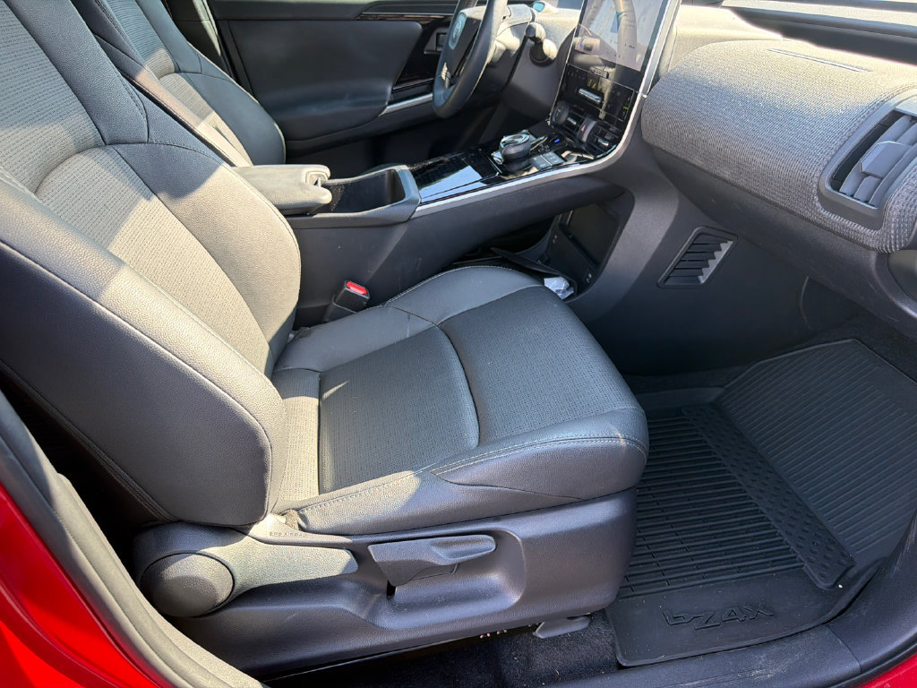 Used 2024 Toyota bZ4X FWD image 17