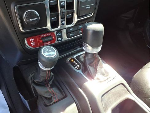 Used 2023 Jeep Gladiator Rubicon w/ Cold Weather Group AWD/4WD image 9