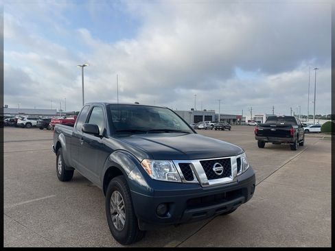 Used 2016 Nissan Frontier SV image 1