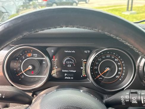 Used 2022 Jeep Wrangler Unlimited Sahara AWD/4WD image 17