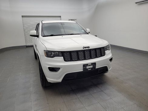 Used 2019 Jeep Grand Cherokee Altitude AWD/4WD image 14