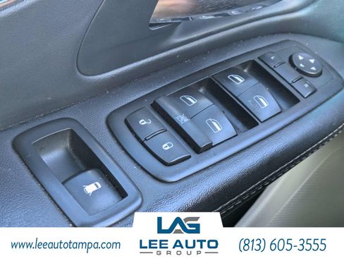 Used 2014 Chrysler Town & Country Touring FWD image 21