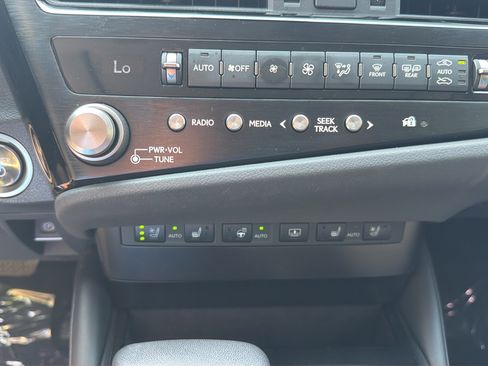 Used 2024 Lexus ES 300h w/ Premium Package FWD image 31