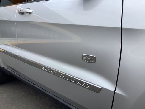 Used 2011 Jeep Grand Cherokee 70th Anniversary RWD image 42