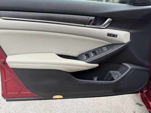 Used 2018 Honda Accord Touring image 13