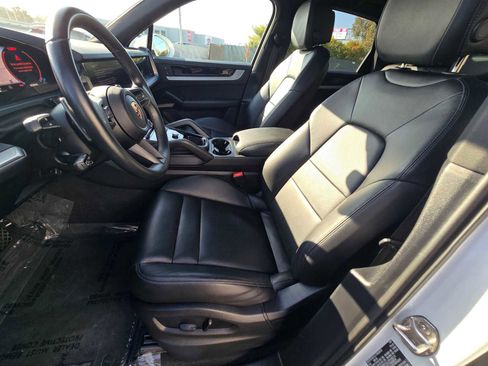 Used 2024 Porsche Cayenne image 24