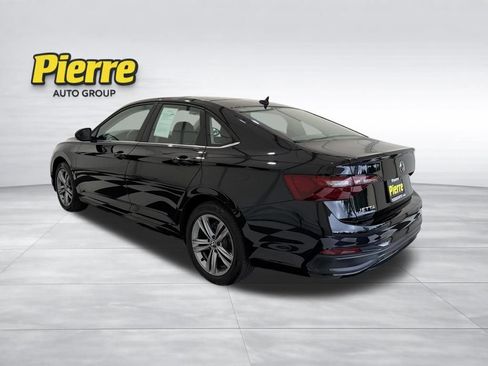 Used 2024 Volkswagen Jetta SE FWD image 2