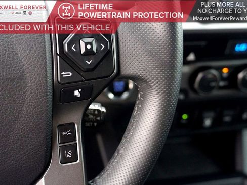 Used 2021 Toyota Tacoma TRD Off-Road image 18