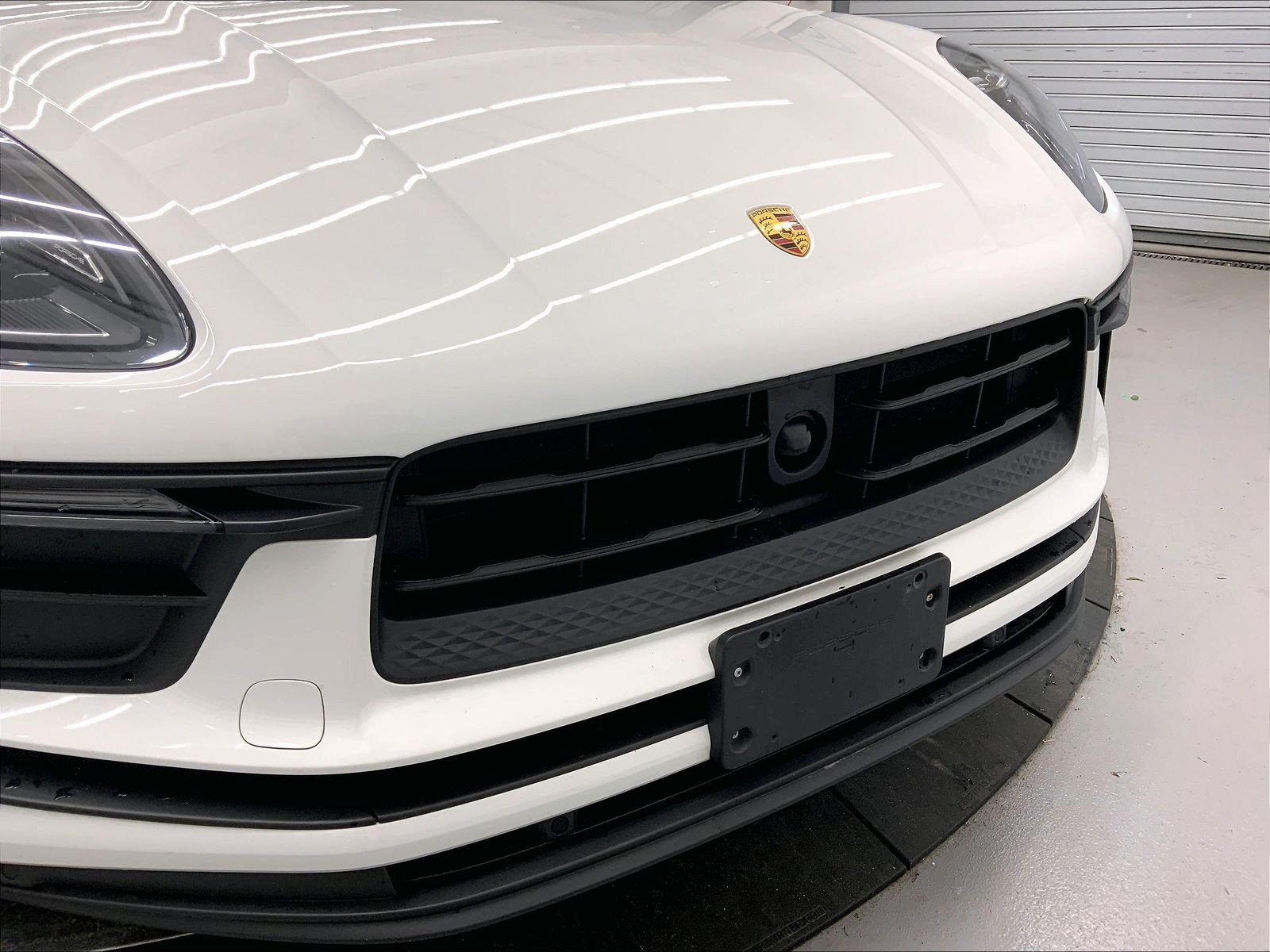 Certified 2023 Porsche Macan AWD/4WD image 30
