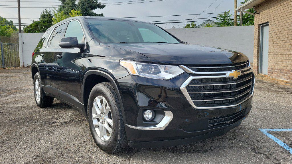 Used 2021 Chevrolet Traverse LT FWD image 3